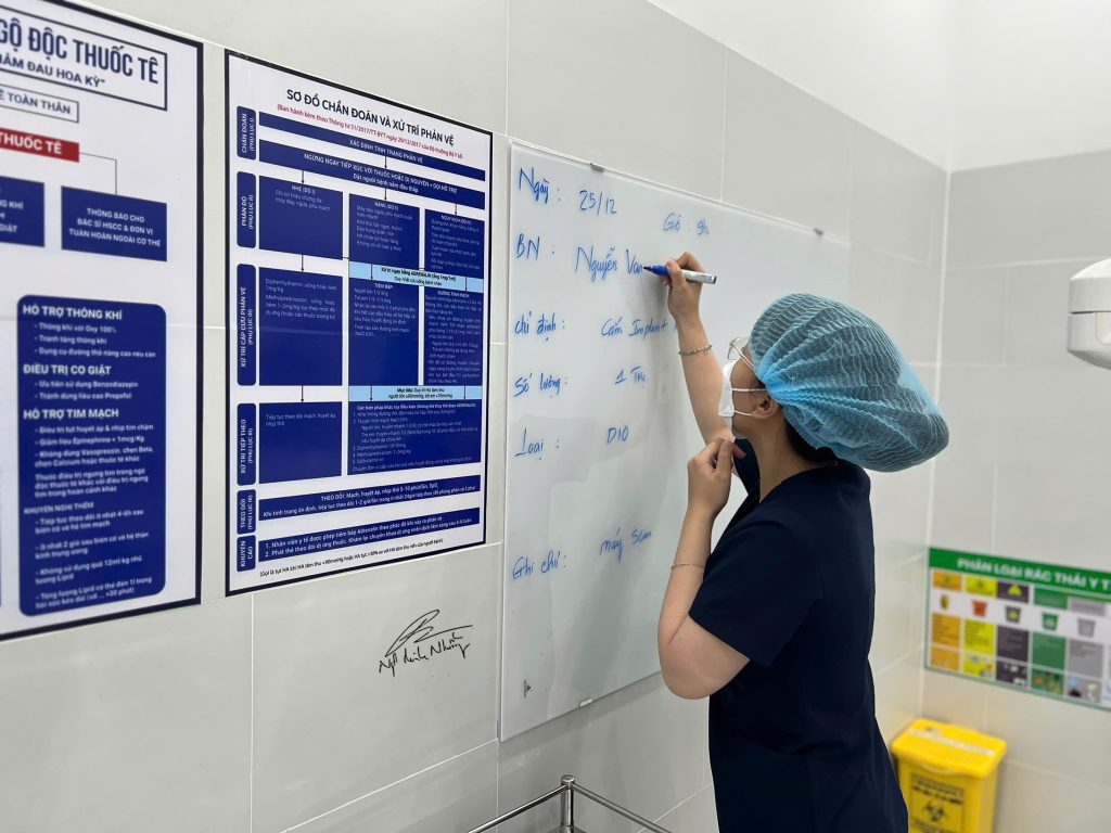 Việc giám sát quy trình vô trùng và đào tạo nhân viên nha khoa là rất quan trọng.