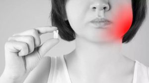 Khối sưng cứng ở mặt sau khi nhổ răng khôn là một hiện tượng khá phổ biến. Đây là một phản ứng tự nhiên của cơ thể khi bị can thiệp phẫu thuật,