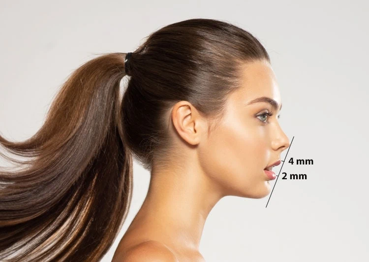 Đường thẩm mỹ E-line (hay còn gọi là đường thẳng E) là một khái niệm trong thẩm mỹ học, được sử dụng để xác định tỷ lệ khuôn mặt đẹp và hài hòa, đặc biệt là đối với những ai muốn cải thiện vẻ ngoài qua phẫu thuật thẩm mỹ. Đường E-line được vẽ từ điểm mũi (chóp mũi) đến điểm cằm (chóp cằm) và là đường thẳng tưởng tượng nối từ đầu mũi đến cằm.